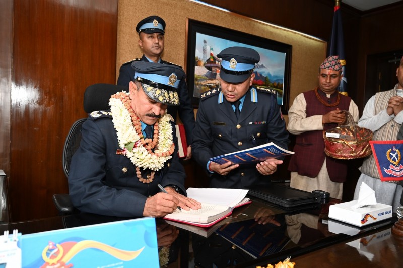 प्रहरी हेडक्वाटरमा नवनियुक्त आईजीपी बसन्त कुँवरको इन्ट्री (फोटोफिचर)